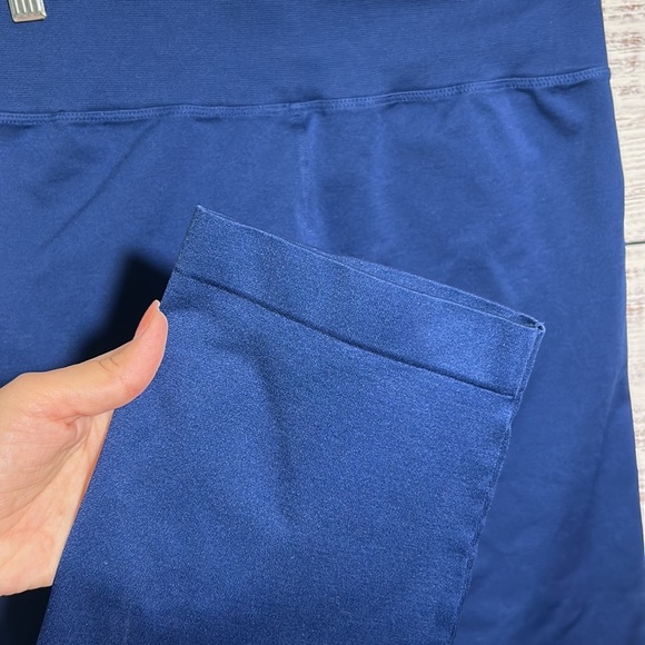 NUX Women's Solid Navy/Blue V-Crop Mid-Rise
Pull-On Crop Leggings XL - Picture 12 of 12